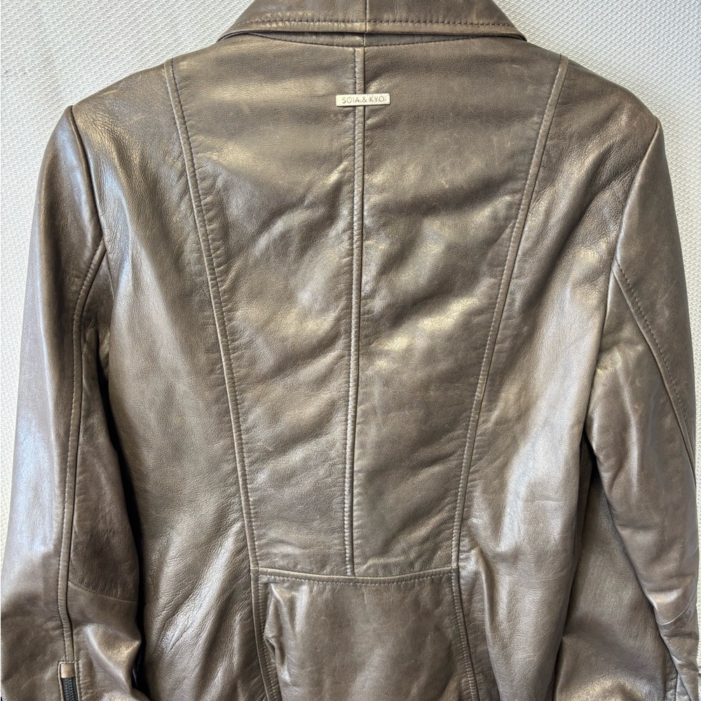 NWOT SOIA & KYO. Rustic Brown large drop lapel lambskin leather jacket. - Picture 3 of 4